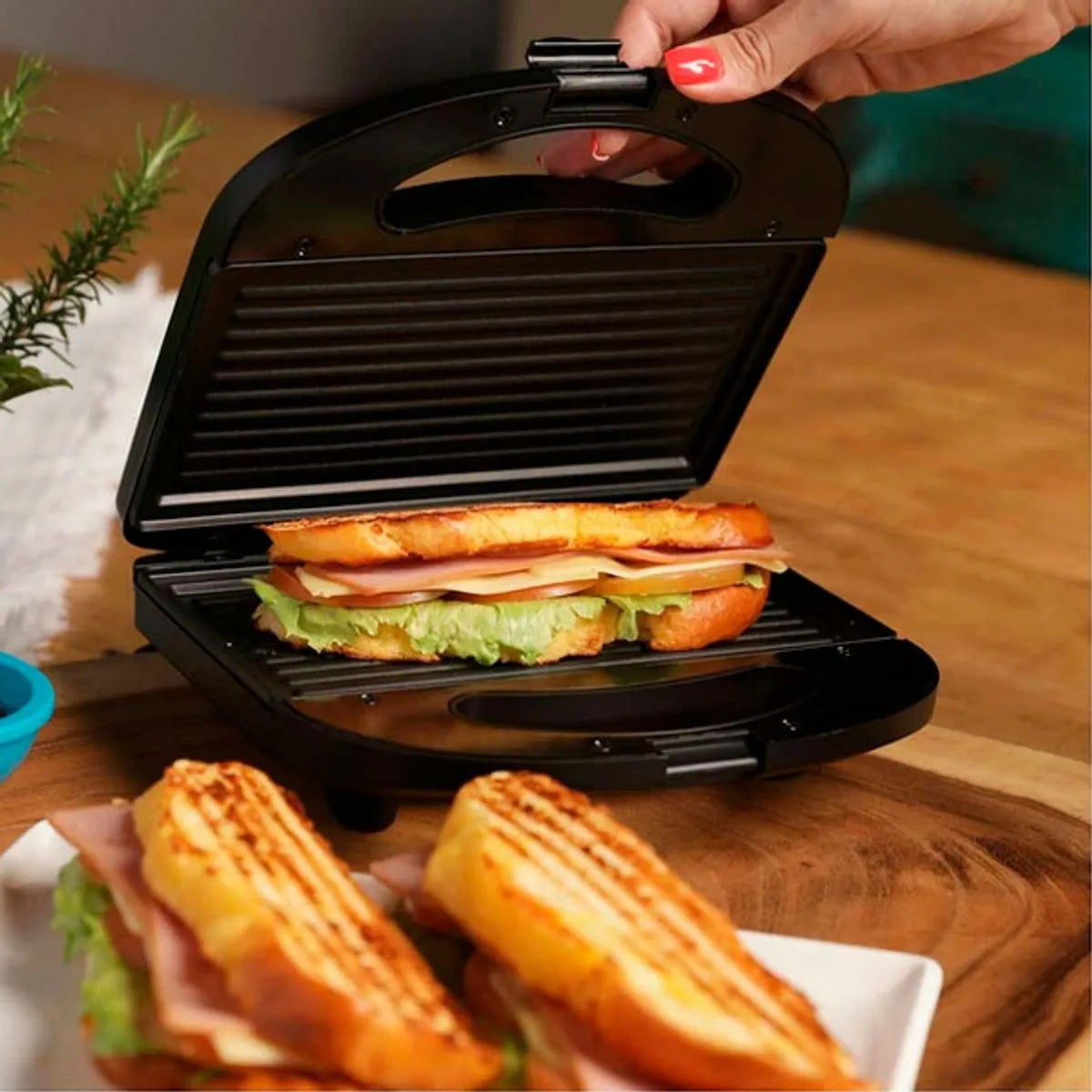 Freidora 10 Litros + olla arrocera Black and decker 20 tazas + Sanduchera Kalley Panini